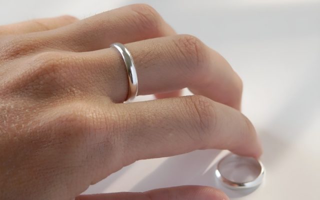 Tặng nhẫn bạc có ý nghĩa