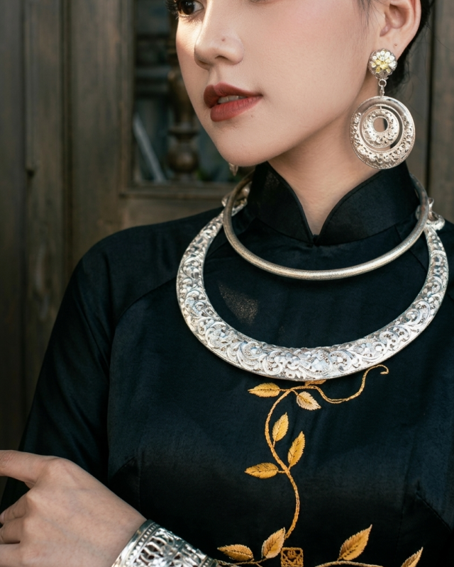 vòng kiềng bạc đeo cổ